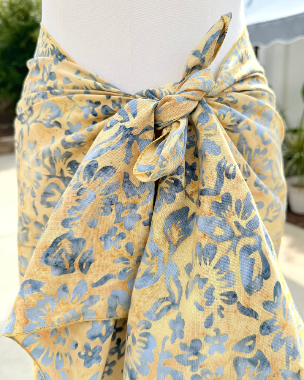 Yellow Roses - Batik Sarong