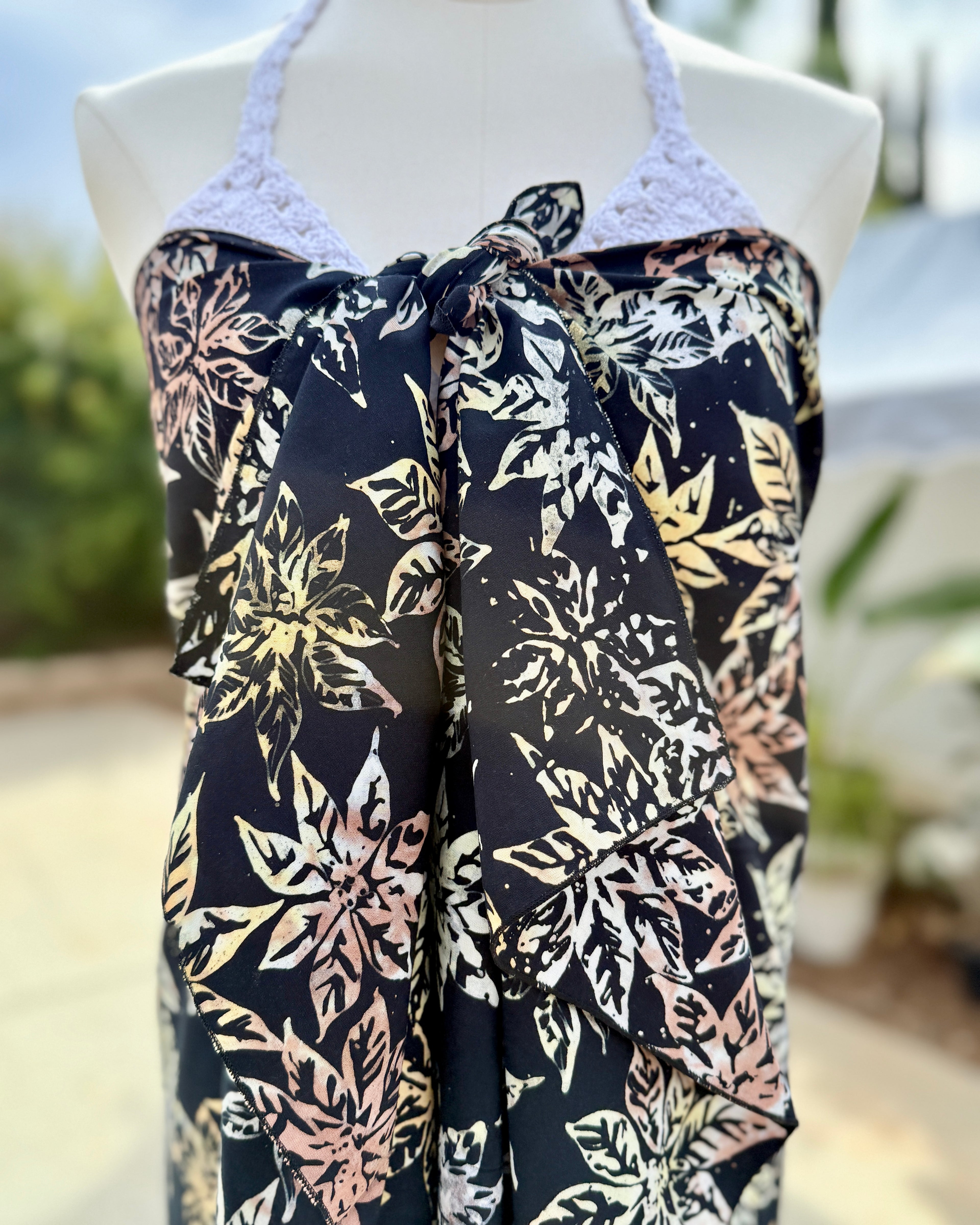 Black Poinsettias - Batik Sarong