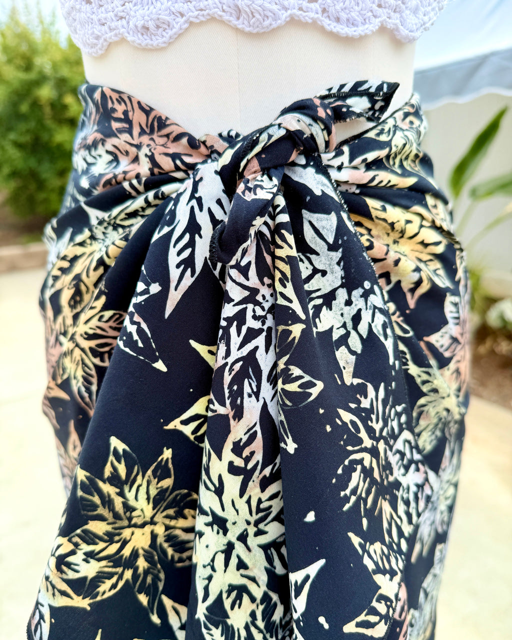 Black Poinsettias - Batik Sarong